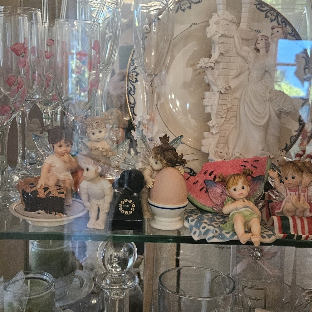 Precious Moments Porcelain Figurine Collection - Cream & Pastel - Picture 3 of 5